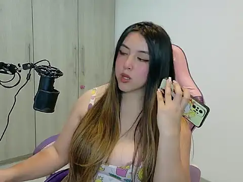 SarahMoonXO online show from April 16, 2026, 9:39 pm