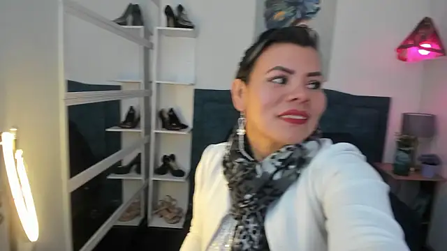 KiaraXMilf online show from March 21, 2026, 11:37 am