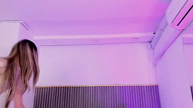 ashvalentine  online show from April 2, 2026, 7:44 pm