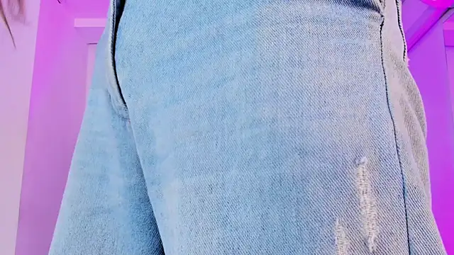 ashvalentine  online show from April 9, 2026, 7:52 pm