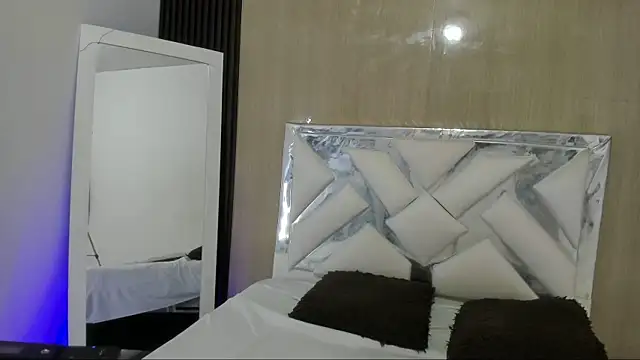 Nina vegas online show from June 9, 2026, 1:34 pm