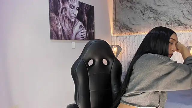 Snapshot of Esmeralda__18 chatting on May 2, 2026, 7:52 pm Esmeralda 18 online show from May 2, 2026, 7:52 pm