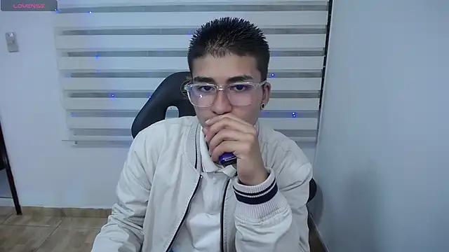  chloe 1 online show from April 15, 2026, 3:46 am