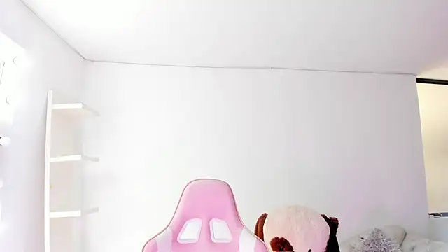 KoralCruz  online show from March 16, 2026, 4:11 pm