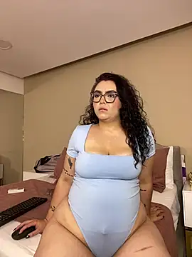 AlmaraRouge online show from May 22, 2026, 8:03 pm