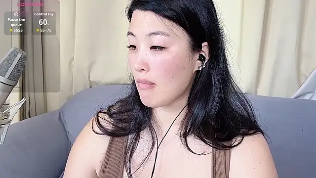 Tavie1744 online show from May 14, 2026, 11:44 pm