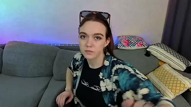 SunyLily online show from June 12, 2026, 6:34 am