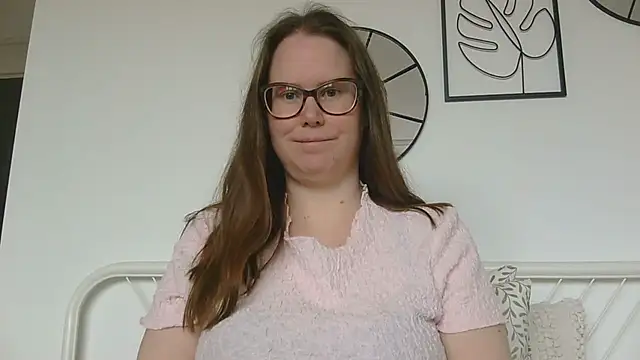 CelineThompson online show from April 17, 2026, 2:09 pm