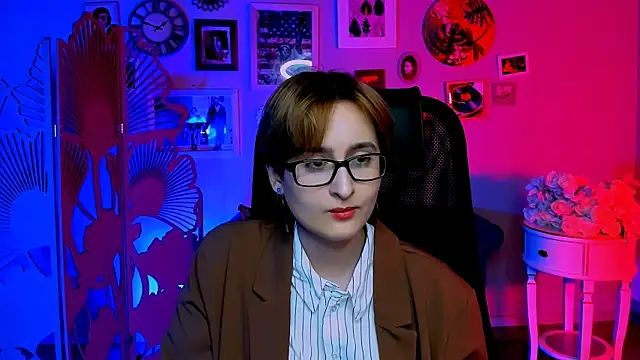 LixeLuna online show from April 7, 2026, 6:25 am