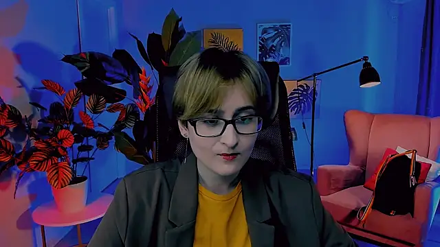 LixeLuna online show from April 16, 2026, 6:25 am