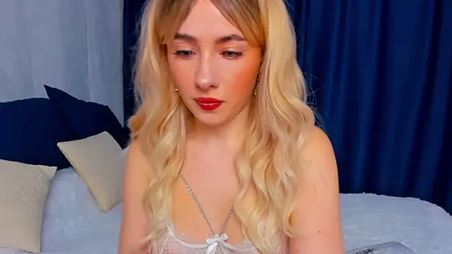 Aria Montclair online show from April 19, 2026, 5:07 am