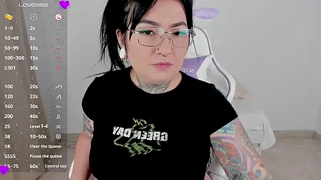 heeyy kitty online show from April 5, 2026, 2:47 pm