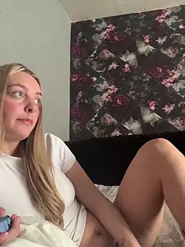 LusciousLailax online show from April 22, 2026, 1:34 pm