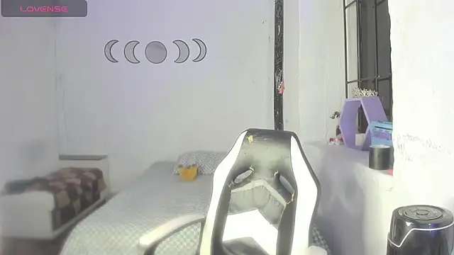 marianafoxx  online show from April 13, 2026, 2:33 pm