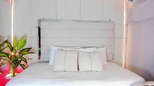 AitanaNoa online show from March 16, 2026, 8:02 pm