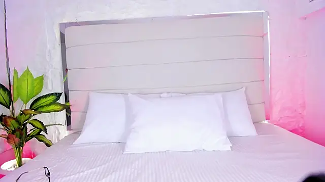 AitanaNoa online show from April 7, 2026, 8:09 pm