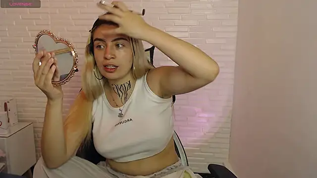 Tamaraa velez online show from March 13, 2026, 9:21 pm