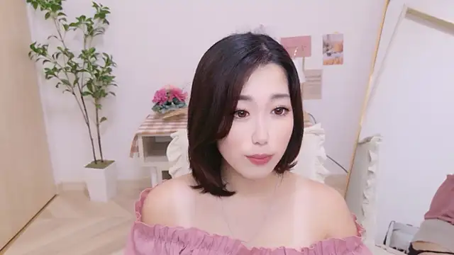 YURIKAsan  online show from May 28, 2026, 12:24 pm