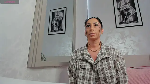 ZeynepX online show from April 7, 2026, 4:24 am