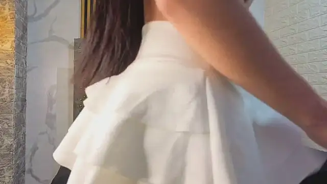 LyraenBlue online show from May 30, 2026, 1:19 pm