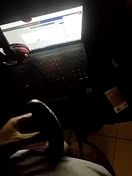 Snapshot of clayto77 chatting on March 4, 2026, 6:03 pm clayto77 online show from March 4, 2026, 6:03 pm