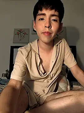 Lucca  555 online show from April 12, 2026, 1:21 am