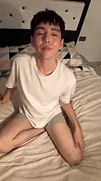 Lucca  555 online show from April 16, 2026, 11:40 pm