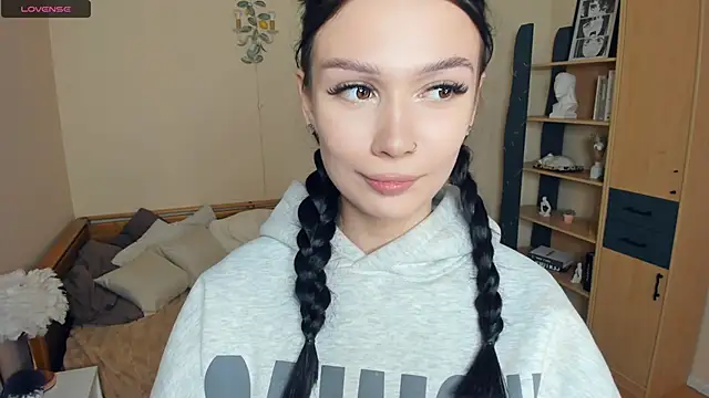 LynnCiprian online show from April 8, 2026, 6:52 pm