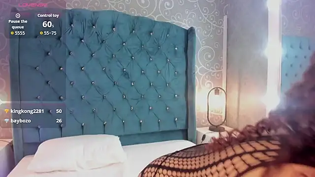 CoralineRed online show from April 28, 2026, 2:27 am
