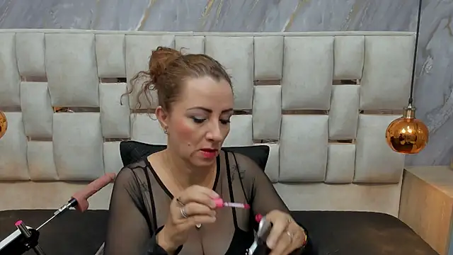 Milf Drip online show from May 28, 2026, 12:24 pm