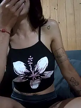Snapshot of Tattixclusivee chatting on March 13, 2026, 1:45 am Tattixclusivee online show from March 13, 2026, 1:45 am
