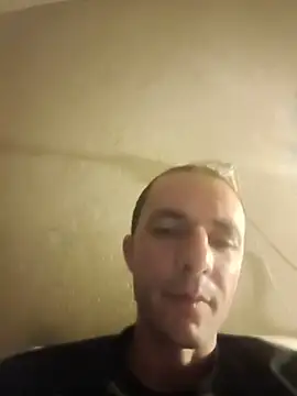 Snapshot of Mig1323 chatting on May 27, 2026, 4:42 am Mig1323 online show from May 27, 2026, 4:42 am