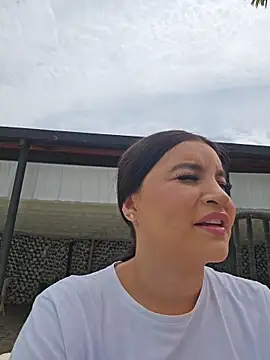 Snapshot of Pretty_Julieta chatting on June 21, 2026, 4:53 pm Pretty Julieta online show from June 21, 2026, 4:53 pm