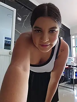Snapshot of Pretty_Julieta chatting on July 16, 2026, 7:31 pm Pretty Julieta online show from July 16, 2026, 7:31 pm