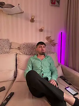 Snapshot of mihaimay2 chatting on April 7, 2026, 10:37 am mihaimay2 online show from April 7, 2026, 10:37 am