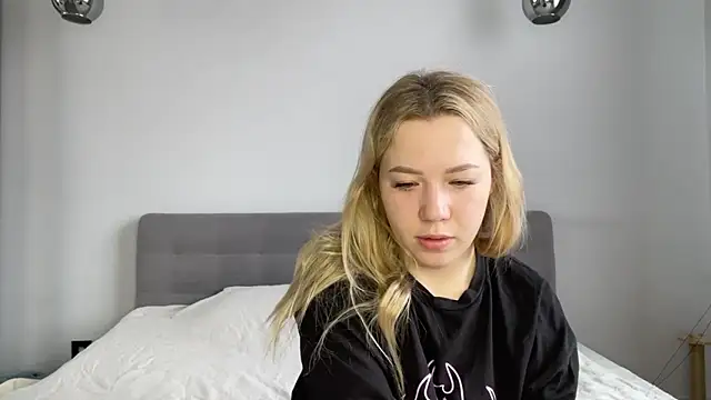 alyrasun online show from April 16, 2026, 6:25 am