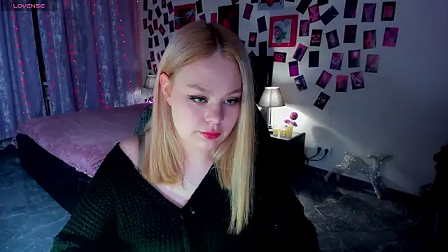 AmeliaMerris online show from April 7, 2026, 8:42 pm