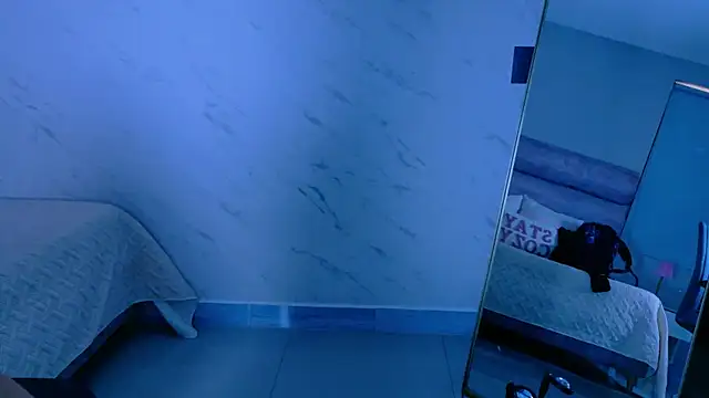 MiiaCullens online show from March 19, 2026, 12:31 pm