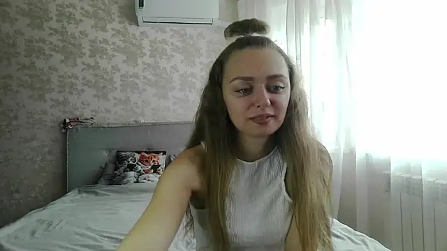 Snapshot of MysticGlimmer chatting on April 20, 2026, 11:24 am MysticGlimmer online show from April 20, 2026, 11:24 am