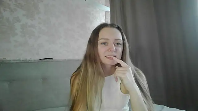 Snapshot of MysticGlimmer chatting on April 27, 2026, 8:12 am MysticGlimmer online show from April 27, 2026, 8:12 am