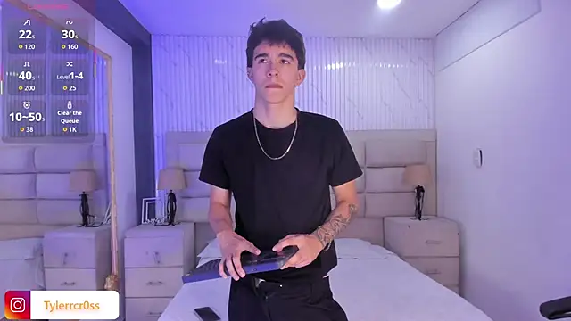 TylerCross  online show from April 29, 2026, 8:26 pm