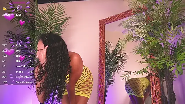 SoyJuliana 19 online show from April 19, 2026, 3:28 am