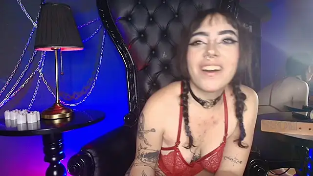 Snapshot of HoneyDemoni chatting on April 28, 2026, 12:21 pm HoneyDemoni online show from April 28, 2026, 12:21 pm