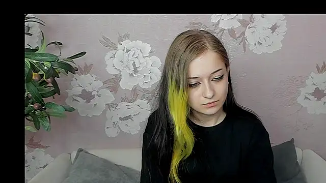 KarriePinilla online show from March 7, 2026, 11:18 am