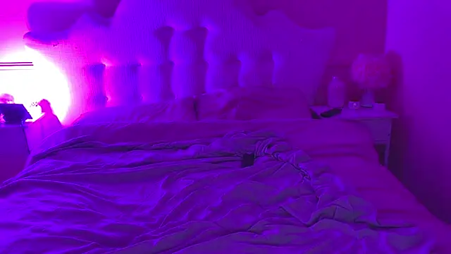 NyaraBuenoBabestationx online show from April 19, 2026, 8:11 pm