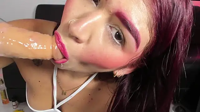 ZairaRogue online show from April 12, 2026, 12:43 pm