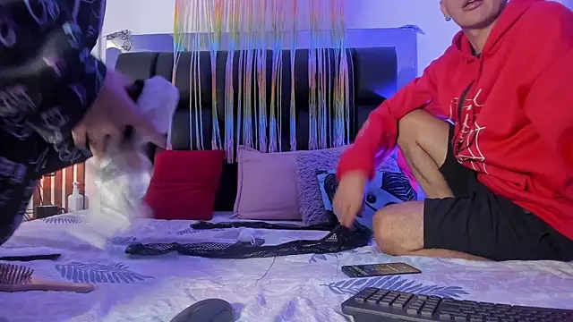 dalhia and hades online show from April 2, 2026, 12:58 pm