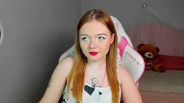 ElinaVale online show from April 24, 2026, 5:04 pm