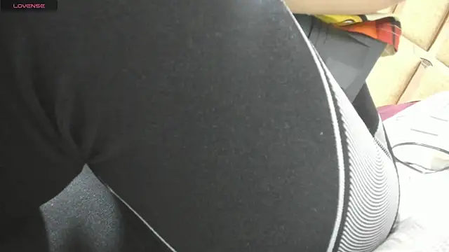 EmaGw7 online show from April 1, 2026, 10:40 pm