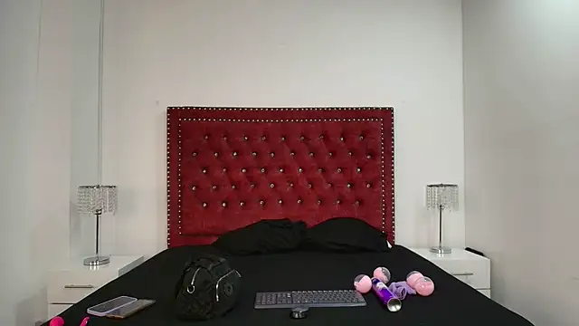 Daphne glas online show from April 14, 2026, 11:27 am